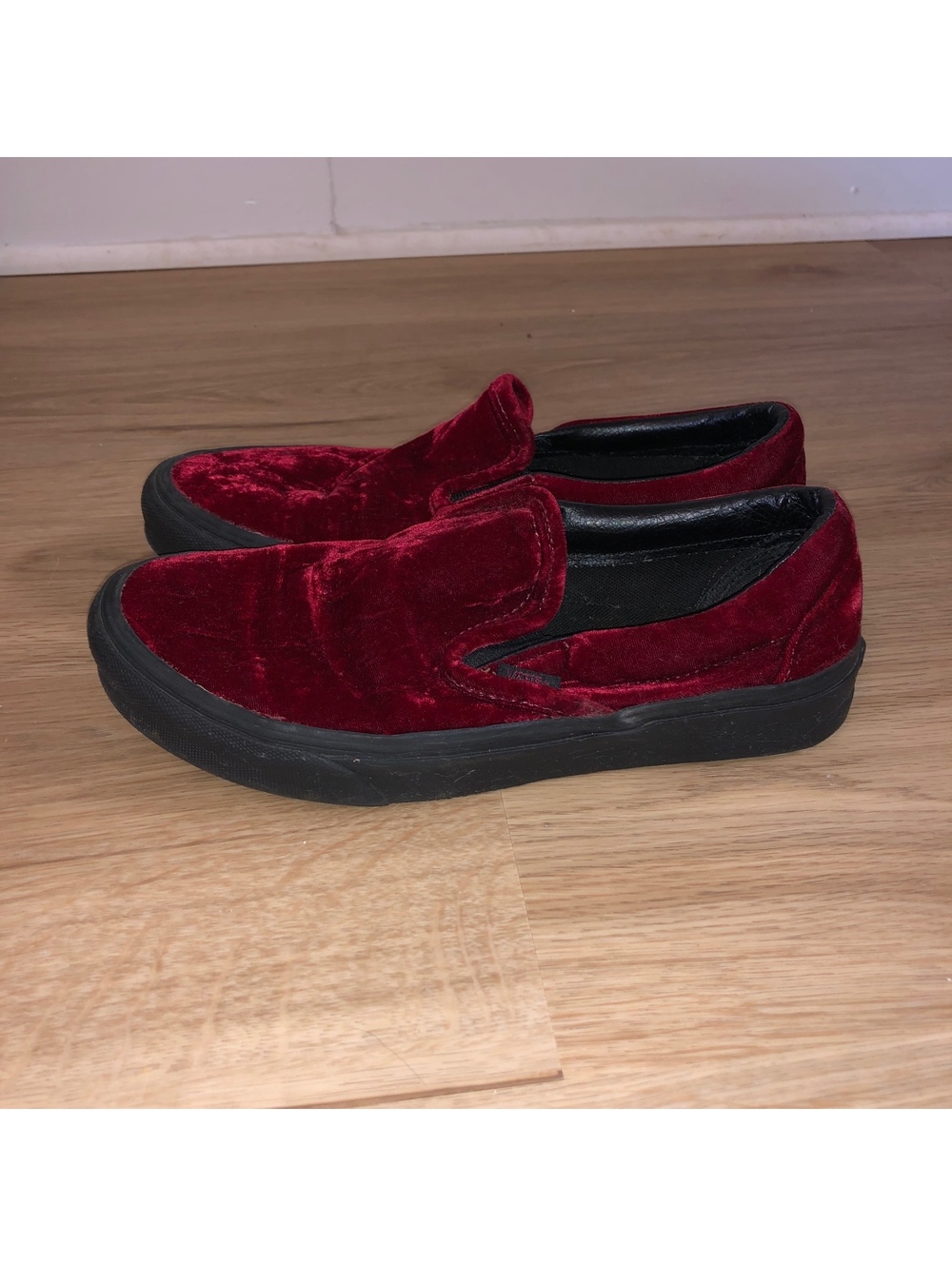 VANS OXBLOOD RED VELVET BLACK CLASSIC VELOUR SLIP ON SHOES MENS SZ 7 WOMENS 8.5